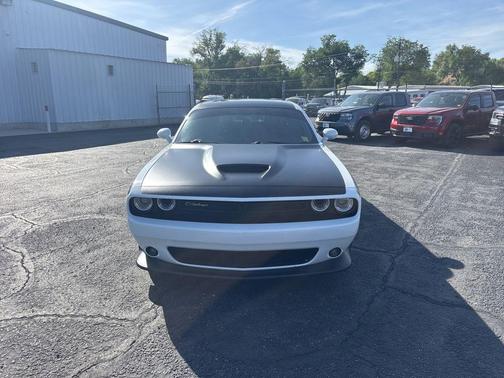 White Knuckle Clearcoat 2023 Dodge Challenger R/T