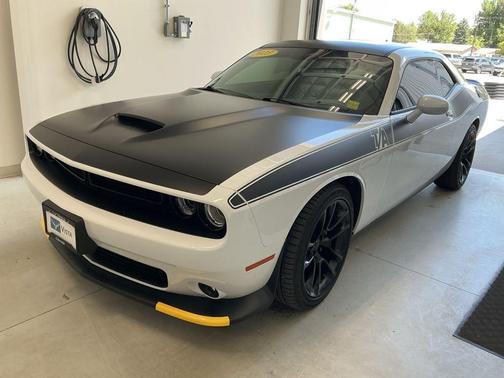 White Knuckle Clearcoat 2023 Dodge Challenger R/T