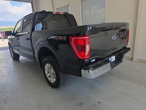 Gray Metallic 2022 Ford Edge SEL