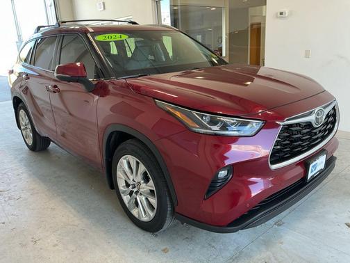 Ruby Flare Pearl 2024 Toyota Highlander Limited