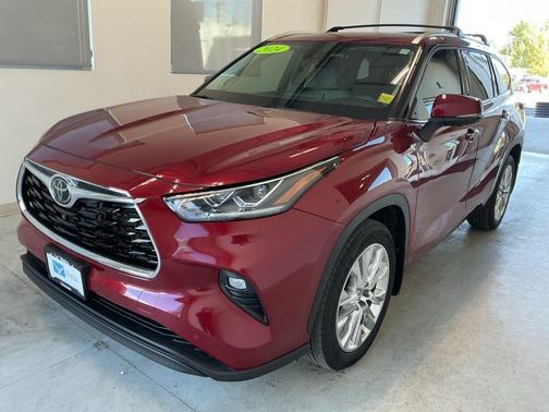Ruby Flare Pearl 2024 Toyota Highlander Limited