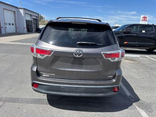 Predawn Gray Mica 2016 Toyota Highlander LE