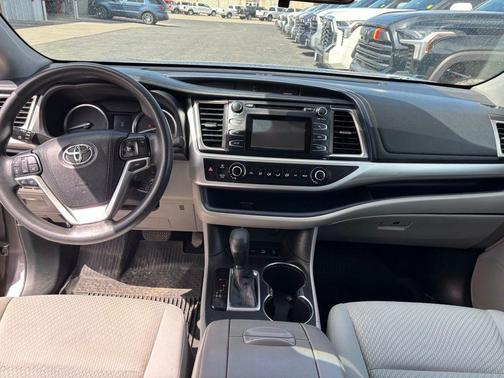 Predawn Gray Mica 2016 Toyota Highlander LE