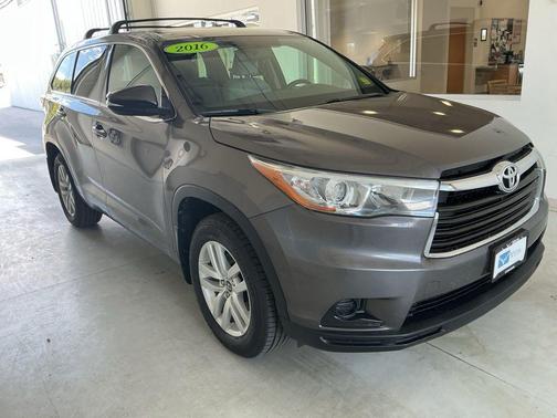 Predawn Gray Mica 2016 Toyota Highlander LE