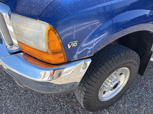 Deep Wedgewood Blue Clearcoat Metallic 1999 Ford F-350 XL