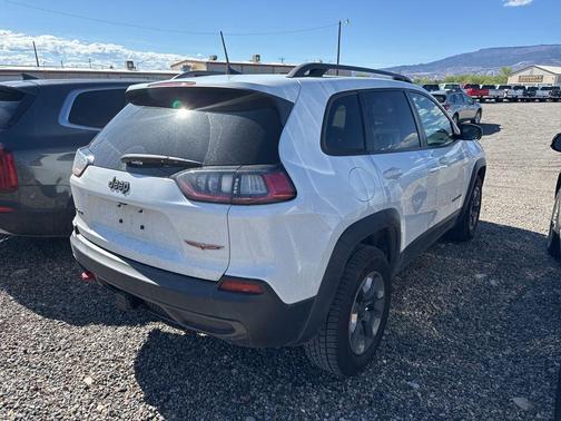 Bright White Clearcoat 2019 Jeep Cherokee Trailhawk