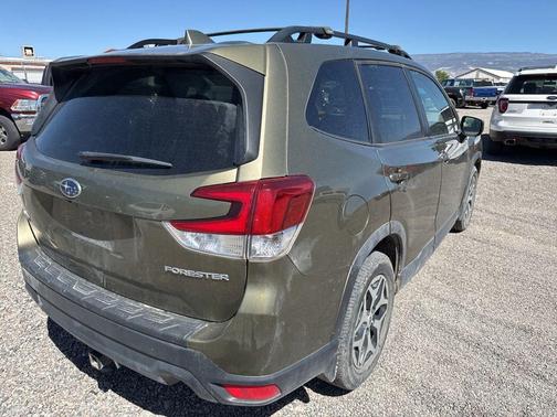 Autumn Green Metallic 2022 Subaru Forester Premium