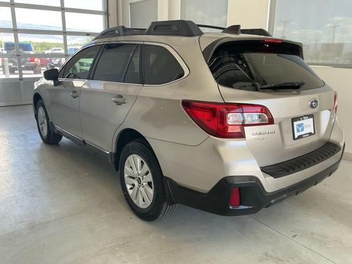 Tungsten Metallic 2019 Subaru Outback 2.5i Premium