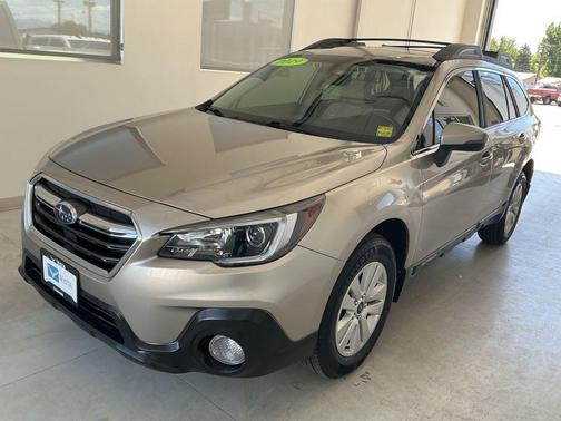 Tungsten Metallic 2019 Subaru Outback 2.5i Premium