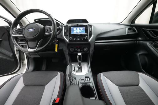 Crystal White Pearl 2018 Subaru Crosstrek 2.0i