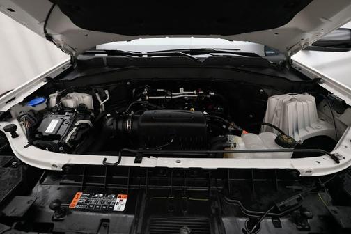 Star White 2024 Ford Explorer XLT