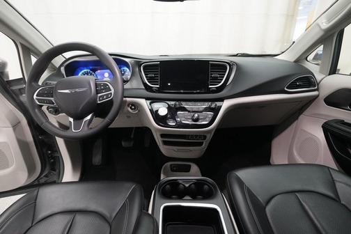 2023 Chrysler Pacifica Touring-L