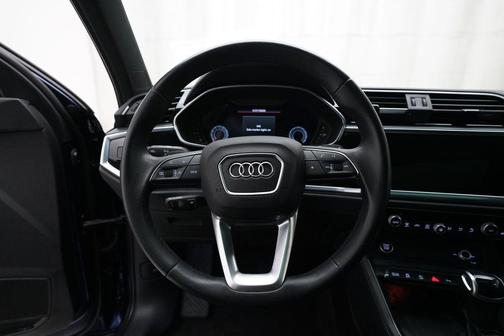 Navarra Blue Metallic 2023 Audi Q3 45 S line Premium