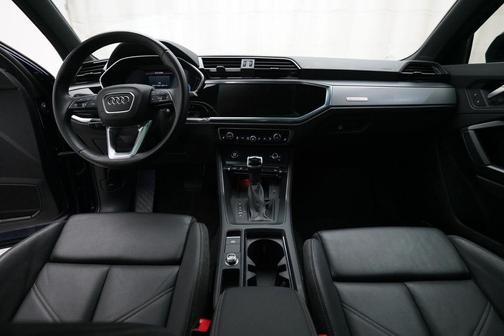 Navarra Blue Metallic 2023 Audi Q3 45 S line Premium