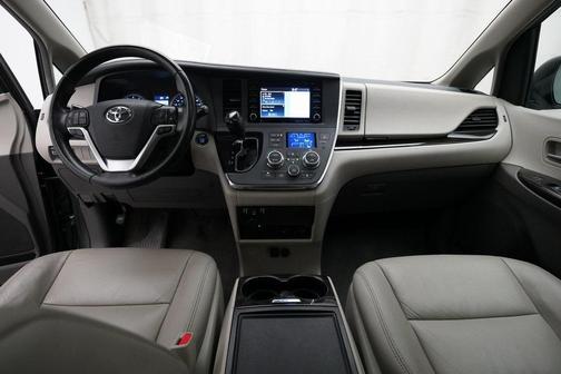 2019 Toyota Sienna XLE