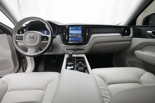 2024 Volvo XC60 B5 Plus Dark Theme