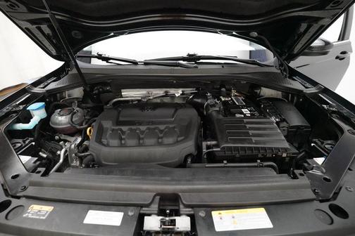 Deep Black Pearl Effect 2023 Volkswagen Tiguan 2.0T SE