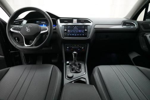 Deep Black Pearl Effect 2023 Volkswagen Tiguan 2.0T SE