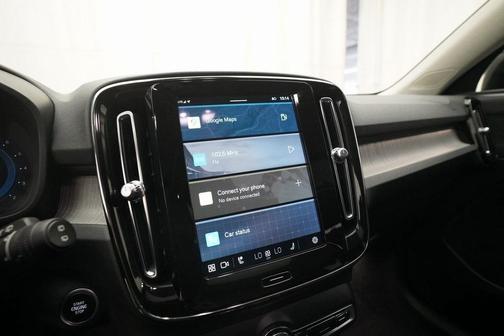 2024 Volvo XC40 B5 Plus Dark Theme