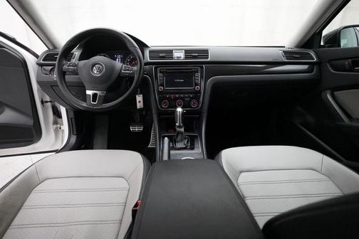 2015 Volkswagen Passat 1.8T Sport