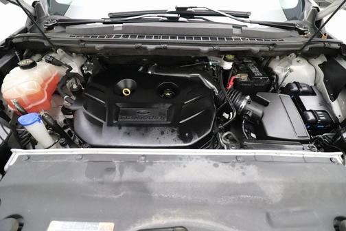 Photo 3 of 32 of 2018 Ford Edge SE