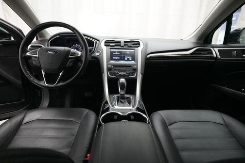 Black 2016 Ford Fusion SE