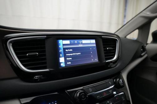 2022 Chrysler Voyager LX