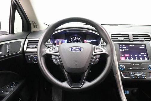 Photo 4 of 32 of 2019 Ford Fusion Hybrid SE