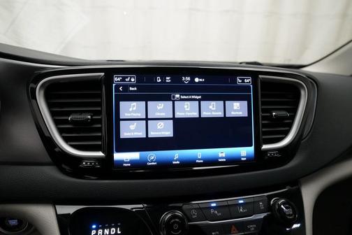 2023 Chrysler Pacifica Touring-L