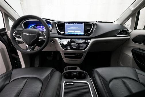 2023 Chrysler Pacifica Touring-L