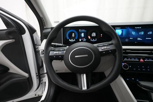 White Pearl 2025 Hyundai TUCSON SEL