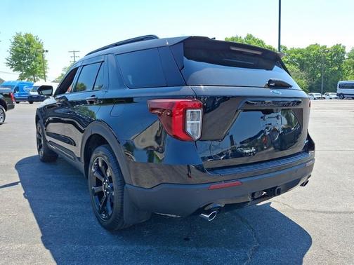 AGATE BLACK METALLIC 2022 Ford Explorer ST-LINE