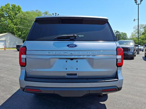 ICONIC SILVER METALLIC 2022 Ford Expedition XLT