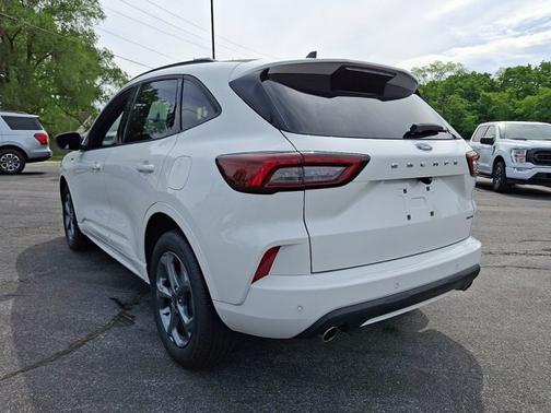 STAR WHITE METALLIC TRI-COA 2024 Ford Escape ST-LINE