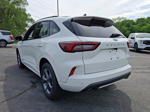STAR WHITE METALLIC TRI-COA 2024 Ford Escape ST-LINE