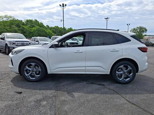 STAR WHITE METALLIC TRI-COA 2024 Ford Escape ST-LINE