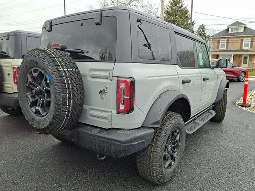 Avalanche Gray 2026 Ford Bronco Badlands