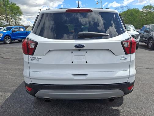 OXFORD WHITE 2019 Ford Escape SE