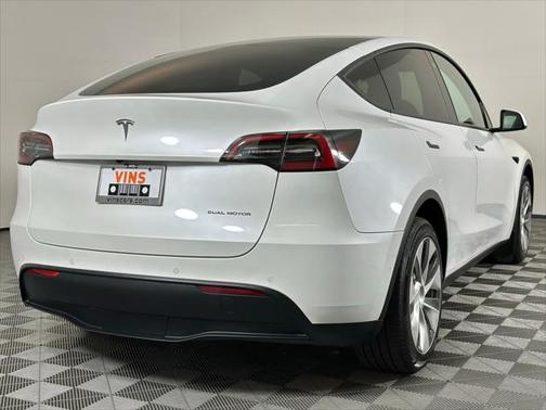 2022 Tesla Model Y Long Range Dual Motor All-Wheel Drive