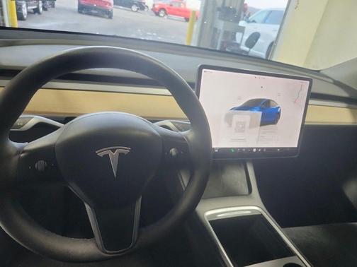 2022 Tesla Model Y Long Range Dual Motor All-Wheel Drive