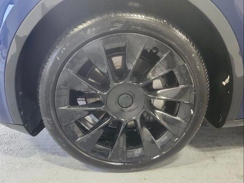 2022 Tesla Model Y Long Range Dual Motor All-Wheel Drive