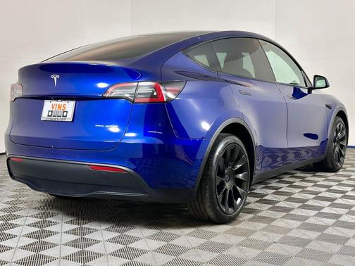 2022 Tesla Model Y Long Range Dual Motor All-Wheel Drive