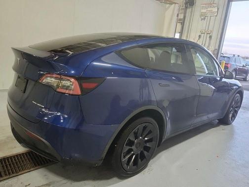 2022 Tesla Model Y Long Range Dual Motor All-Wheel Drive