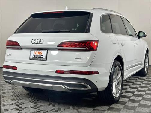 2024 Audi Q7 55 Premium Plus