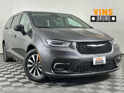 2023 Chrysler Pacifica Hybrid Touring L