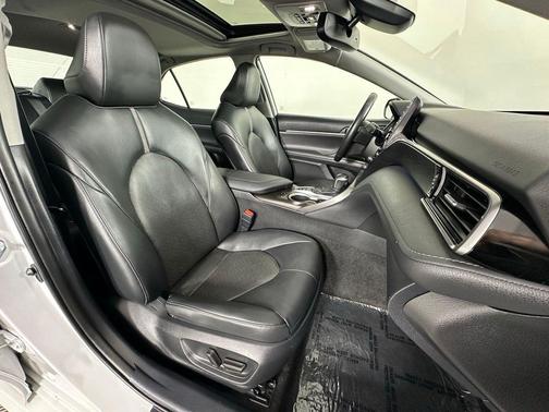 Wind Chill Pearl 2022 Toyota Camry Hybrid XLE