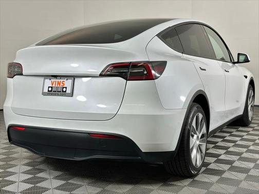 2024 Tesla Model Y Long Range Dual Motor All-Wheel Drive