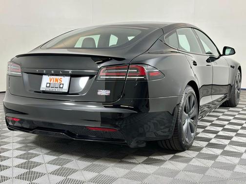 2025 Tesla Model S Plaid