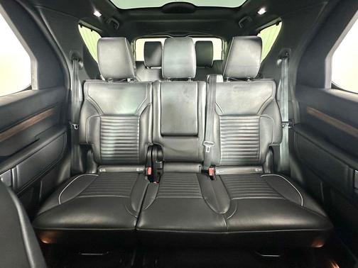 Namib Orange Premium Metallic 2018 Land Rover Discovery HSE LUXURY