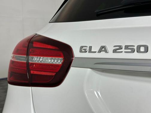 Polar White 2019 Mercedes-Benz GLA 250 4MATIC